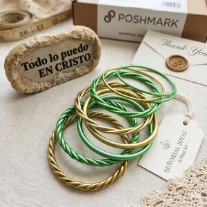 Trendy New Style Bangles Women Fashion Jewelry Gold And Green Colors.